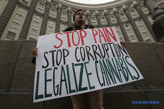 Конопляный марш свободы состоялся в Киеве: участники требовали легализации медицинского каннабиса 08