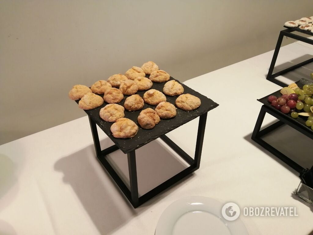 Денег нет? Появились эксклюзивные фото скромного фуршета у