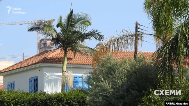 Маєток Холодова ще донедавна був офісом уже згаданої вище кіпрської компанії Reineweg