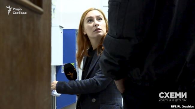 «Схеми» вирушили за адресою фірми, щоб запитати в її власниці про зв’язки з Холодовим, але знайти офіс не вдалося