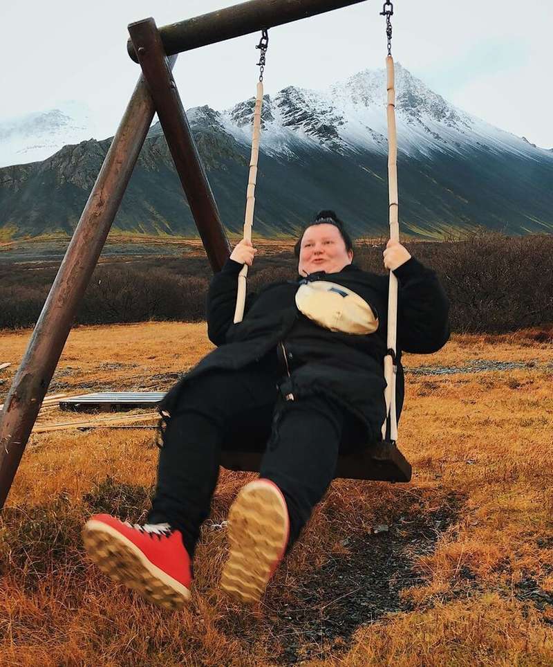 Alyona Alyona    -   dqxikeidqxidqeant