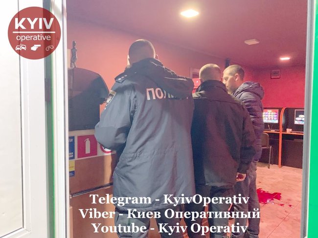 В зале игровых автоматов в Киеве подрезали мужчину 02 В зале игровых автоматов в Киеве подрезали мужчину 02