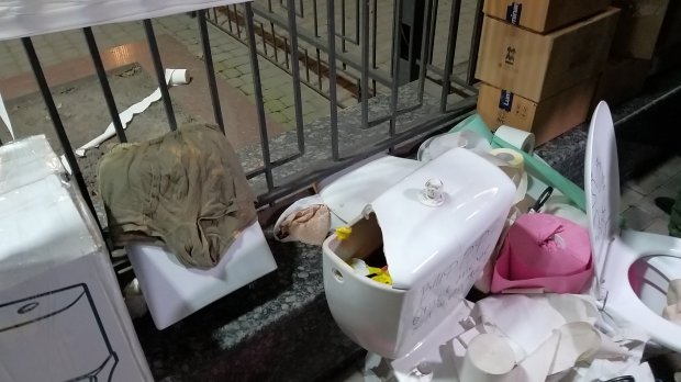 Гуманитарный конвой от Украины: под поÑольÑтво РФ принеÑли унитазы и нижнее белье 01 dqxikeidqxidqeant