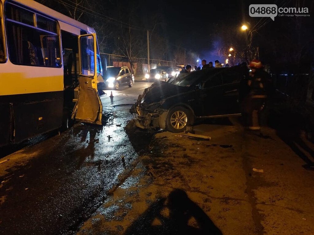 Маршрутка с пассажирами попала в страшное ДТП под Одессой dqxikeidqxidqrant