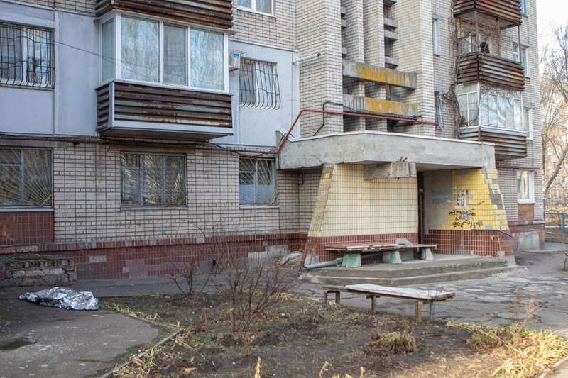 В Днепре женщина выбросилась из окна высотки