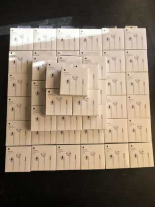 Півсотні контрафактних навушників відправили в Україну з Франції поштою (фото) dqxikeidqxiqqdant