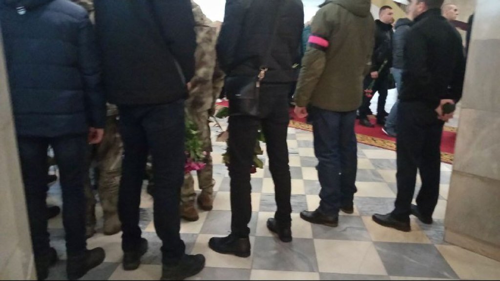 В Киеве прощаются с убитым Героем "Альфы" dqxikeidqxidqeant