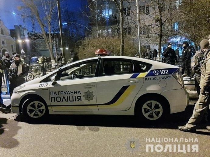 Будут стоять до утра: в Киеве продолжили "Стражу" из-за встречи Зеленского с Путиным. Фоторепортаж