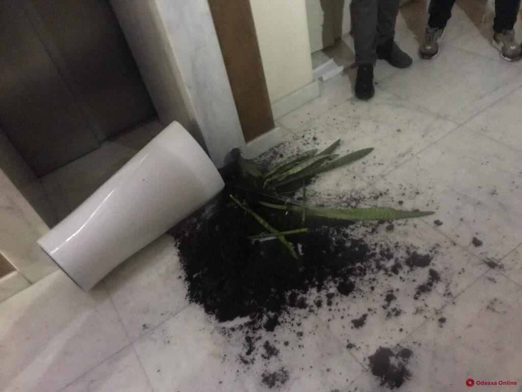 В Одессе активисты штурмовали клуб, где выступал российский рэппер dqxikeidqxiqrkant