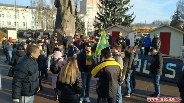 В Житомире пикетируют облсовет. Фото: Житомир.Инфо