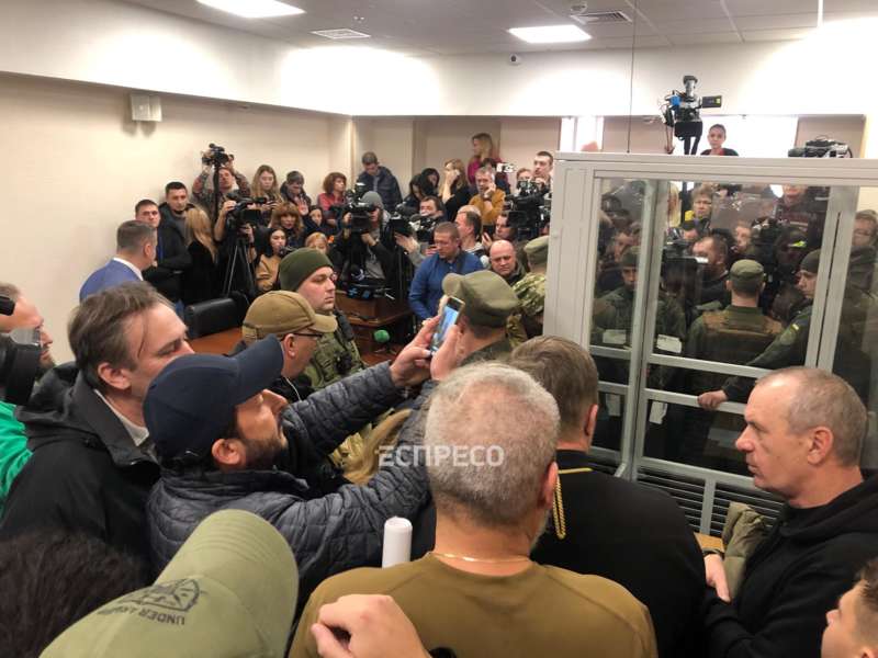 Судове засідання щодо запобіжного заходу для Кузьменко перенесли, у залі суду – штовханина dqxikeidqxidqrant