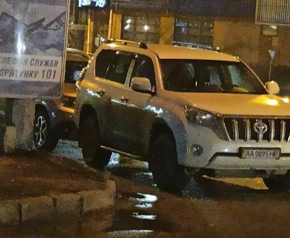 "Юзик" по-хамски припарковался в Кривом Роге dqxikeidqxidqrant