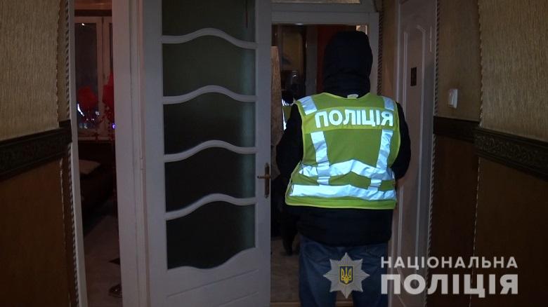 На Печерске обнаружили бордель под видом массажного салона. Фото: kyiv.npu.gov.ua dqxikeidqxidqeant