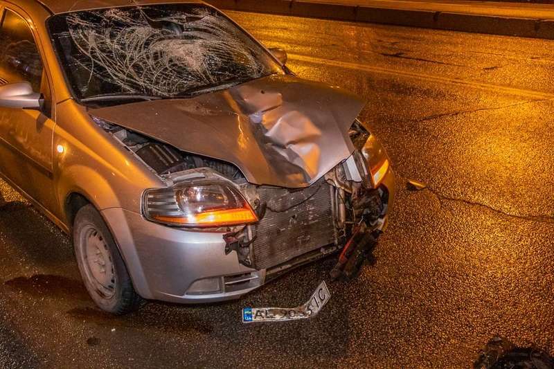 Мужчина выбежал на дорогу