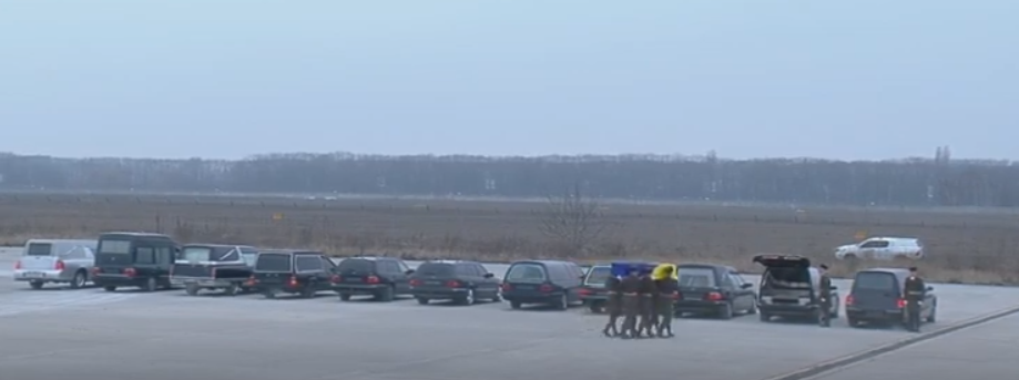 Последний путь жертв крушения самолета МАУ: появились фото траурного кортежа с высоты dqxikeidqxidqrant