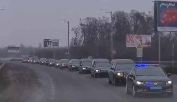 Последний путь жертв крушения самолета МАУ: появились фото траурного кортежа с высоты