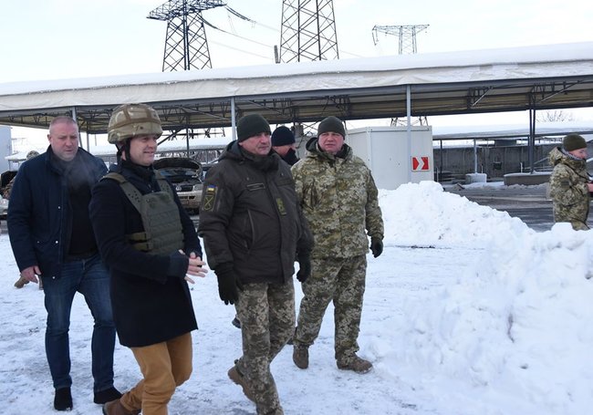 Глава МИД Дании Кофод посетил КПВВ Майорское в зоне проведения ООС 03 Глава МИД Дании Кофод посетил КПВВ Майорское в зоне проведения ООС 03