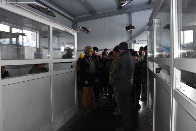 Глава МИД Дании Кофод посетил КПВВ Майорское в зоне проведения ООС 05 Глава МИД Дании Кофод посетил КПВВ Майорское в зоне проведения ООС 05