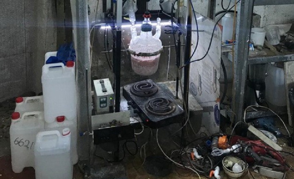 Бывшие полицейские организовали нарколабораторию в Киевской области dqxikeidqxidqeant