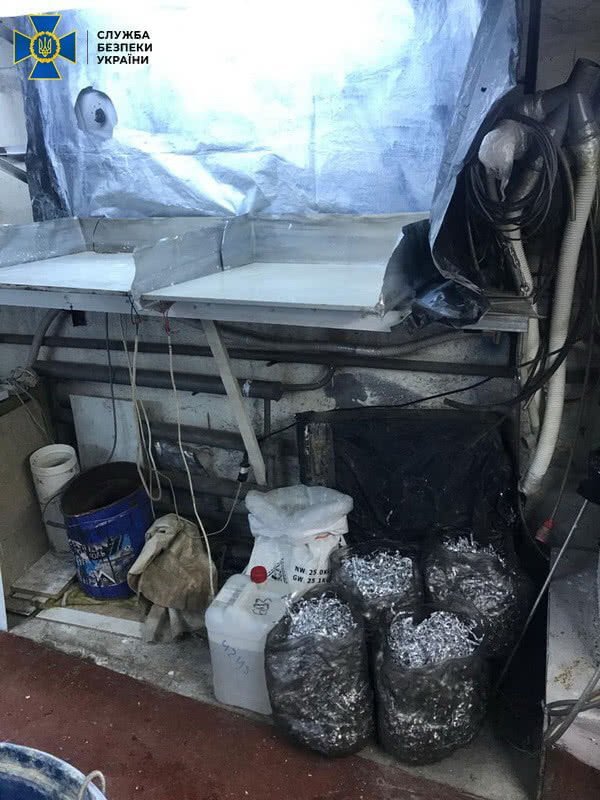 Бывшие полицейские организовали нарколабораторию в Киевской области