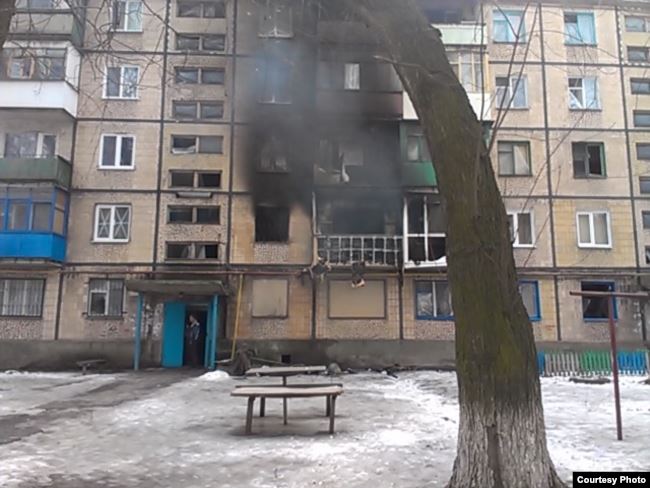 Прямое попадание в квартиру дома № 5 по улице Королева, Авдеевка, 26 января 2015 года dqxikeidqxidqeant