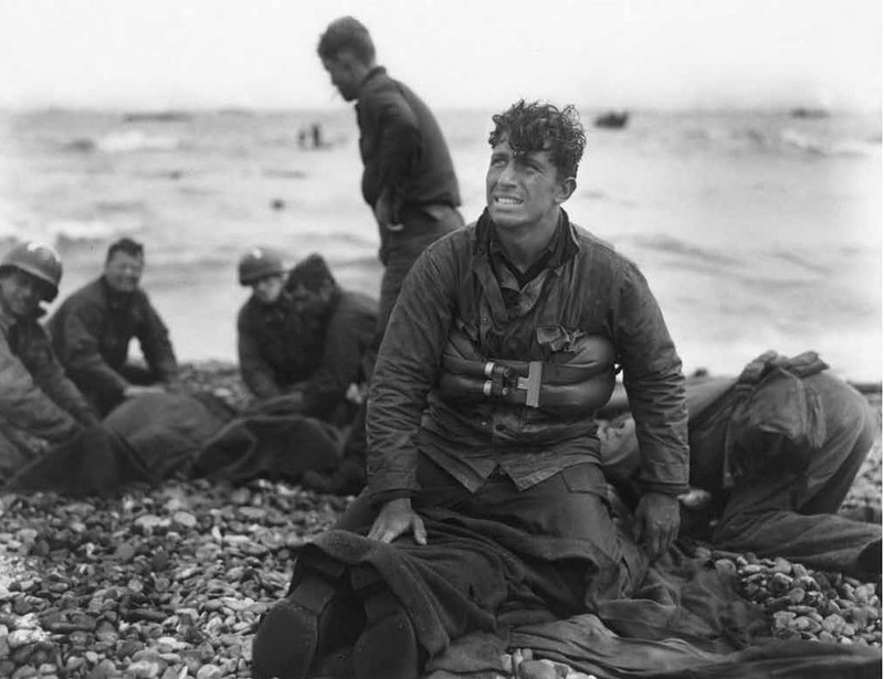 фото Уолтера Роземблюма (армия США). Лейтенант Уолтер Сидловски в момент после высадки на побережье Омаха-бич..jpg фото Уолтера Роземблюма (армия США). Лейтенант Уолтер Сидловски в момент после высадки на побережье Омаха-бич..jpg