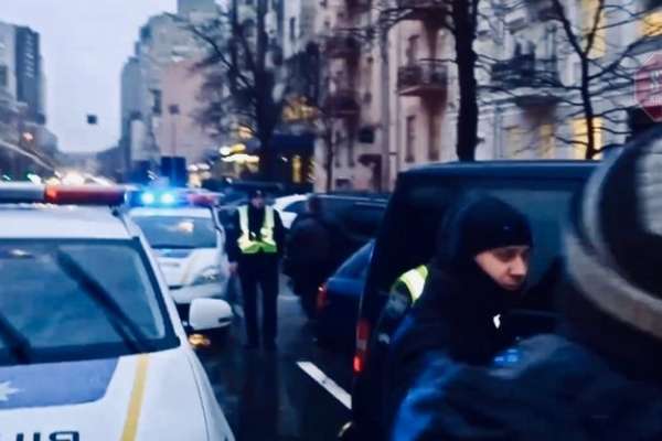 В Киеве разгорелись стычки из-за незаконной добычи песка dqxikeidqxidqeant