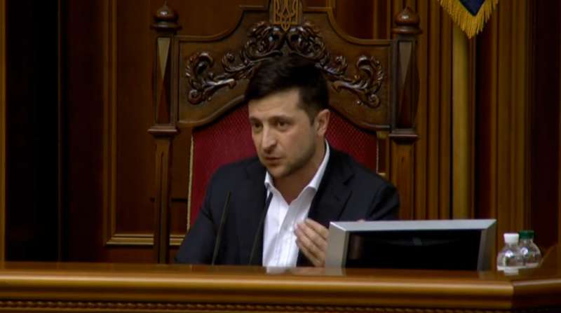 Зеленский снял маску в Раде и взбудоражил украинцев: фото и видео