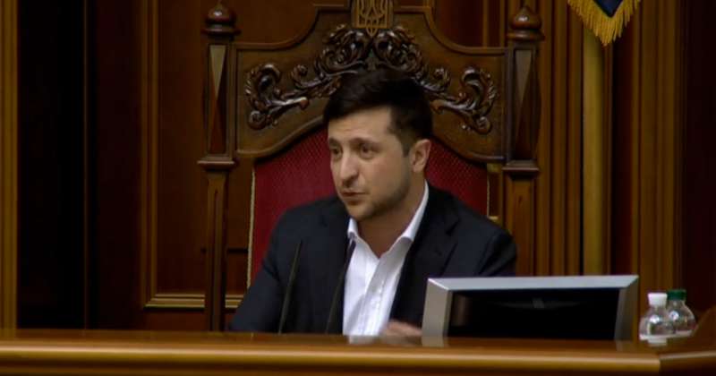 Зеленский снял маску в Раде и взбудоражил украинцев: фото и видео