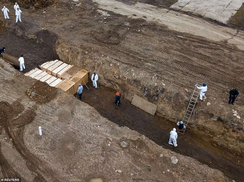 Под Нью-Йорком засняли жуткие фото с гробами в три уровня dqxikeidqxidqeant