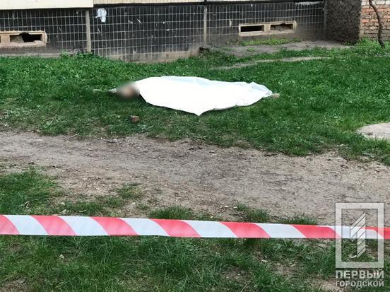 Подозреваемый в расстреле пары в Кривом Роге выбросился с 8 этажа dqxikeidqxidqeant