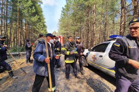 "Їздили лісом і не знали, де ми". Пожежні розповідають, як гасили Чорнобиль dqxikeidqxidqeant