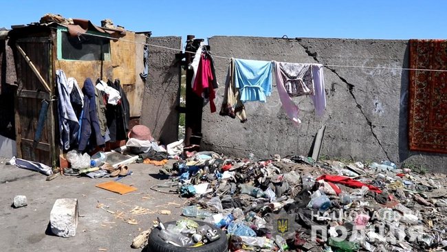 25 заÑобÑÑÑан Ñз ÐакаÑпаÑÑÑ, ÑеÑед ÑкиÑ
дÑÑи, виÑвили на звалиÑÑ Ð² ХеÑÑонÑ, - ÐаÑполÑÑÑÑ 03