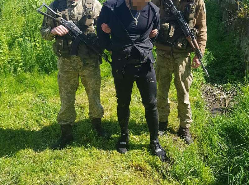 Задержанный контрабандист в гидрокостюме dqxikeidqxidqeant