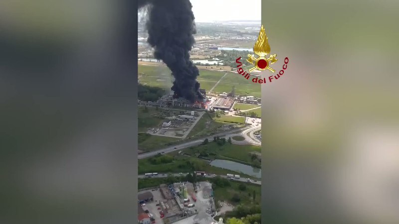 Взрыв на заводе в Венеции