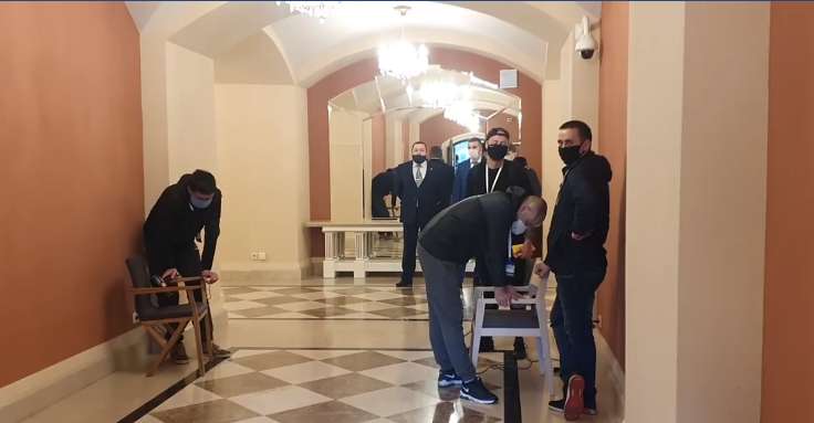 Для Зеленского стул грели феном dqxikeidqxidqrant