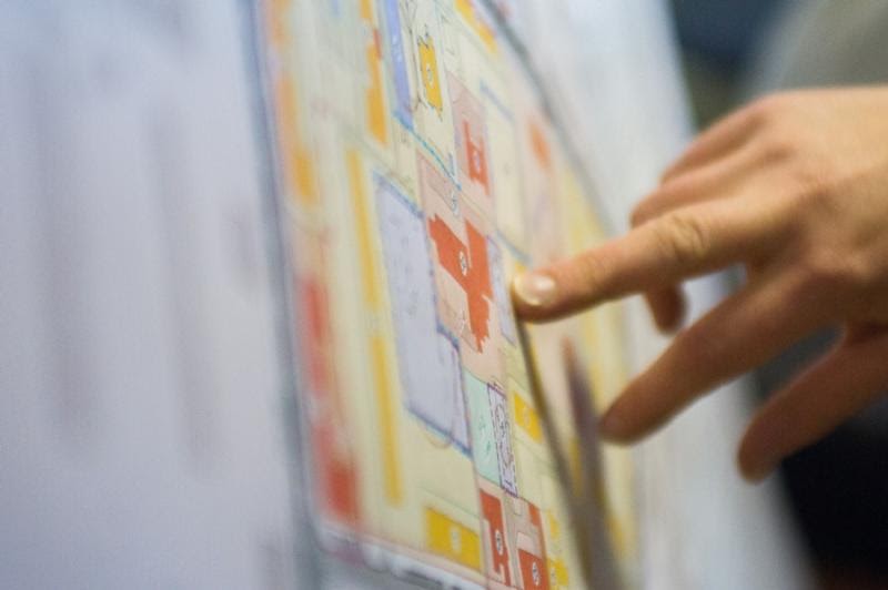 Например, доступ граждан к информации иногда определяет их отношение к градостроительному проекту. Фото – Анна Волынец