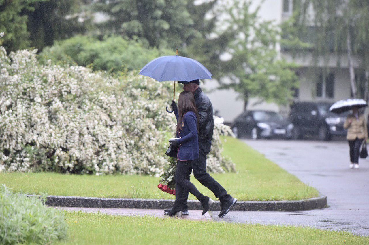 С погибшим нардепом Давыденко попрощались в Феофании: появились первые фото и видео