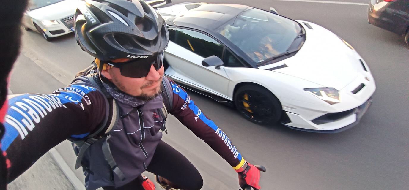 Велосипед обогнал Lamborghini dqxikeidqxidqrant