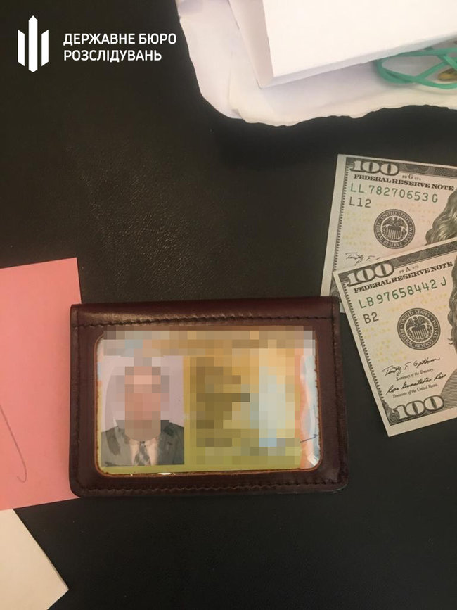 Сотрудник налоговой задержан во время получения $12 тыс. взятки на Житомирщине, - ГБР 04 Сотрудник налоговой задержан во время получения $12 тыс. взятки на Житомирщине, - ГБР 04