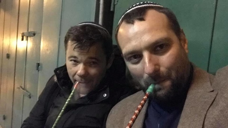 На изображении может находиться: 2 человека