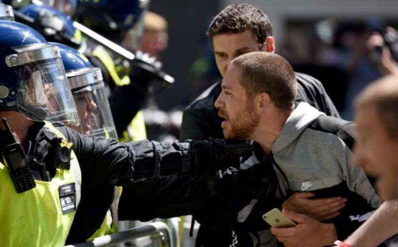 Стычки в Лондоне dqxikeidqxidqeant