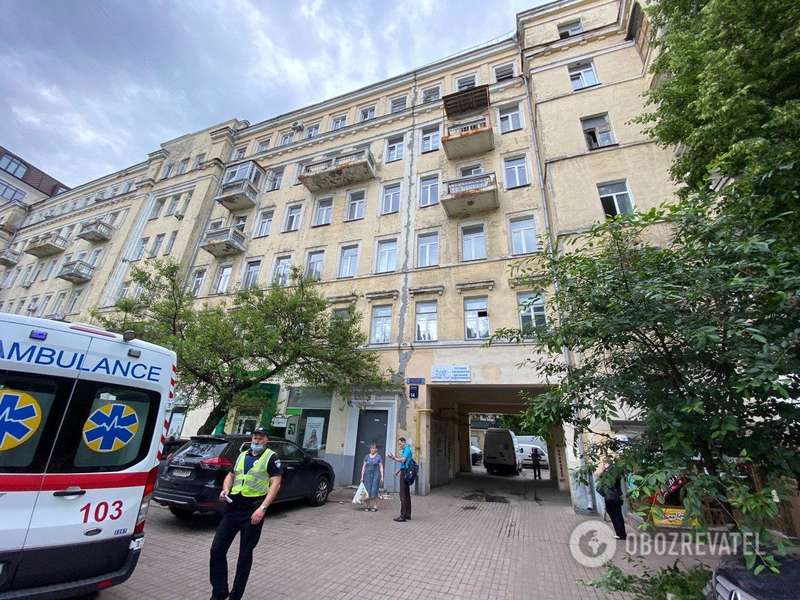 В Киеве женщина с 3-летним ребенком выпали из окна. Первые фото