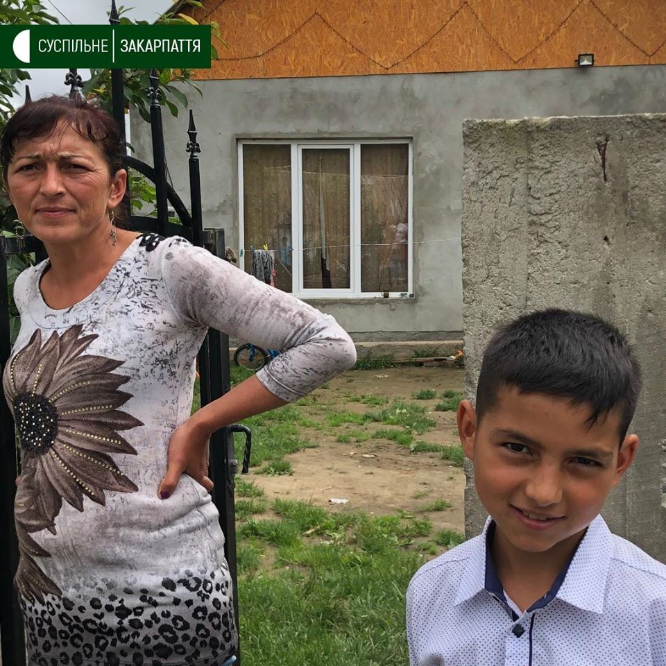 Мальчик по имени Янукович ходит в 4-й класса и любит играть в футбол