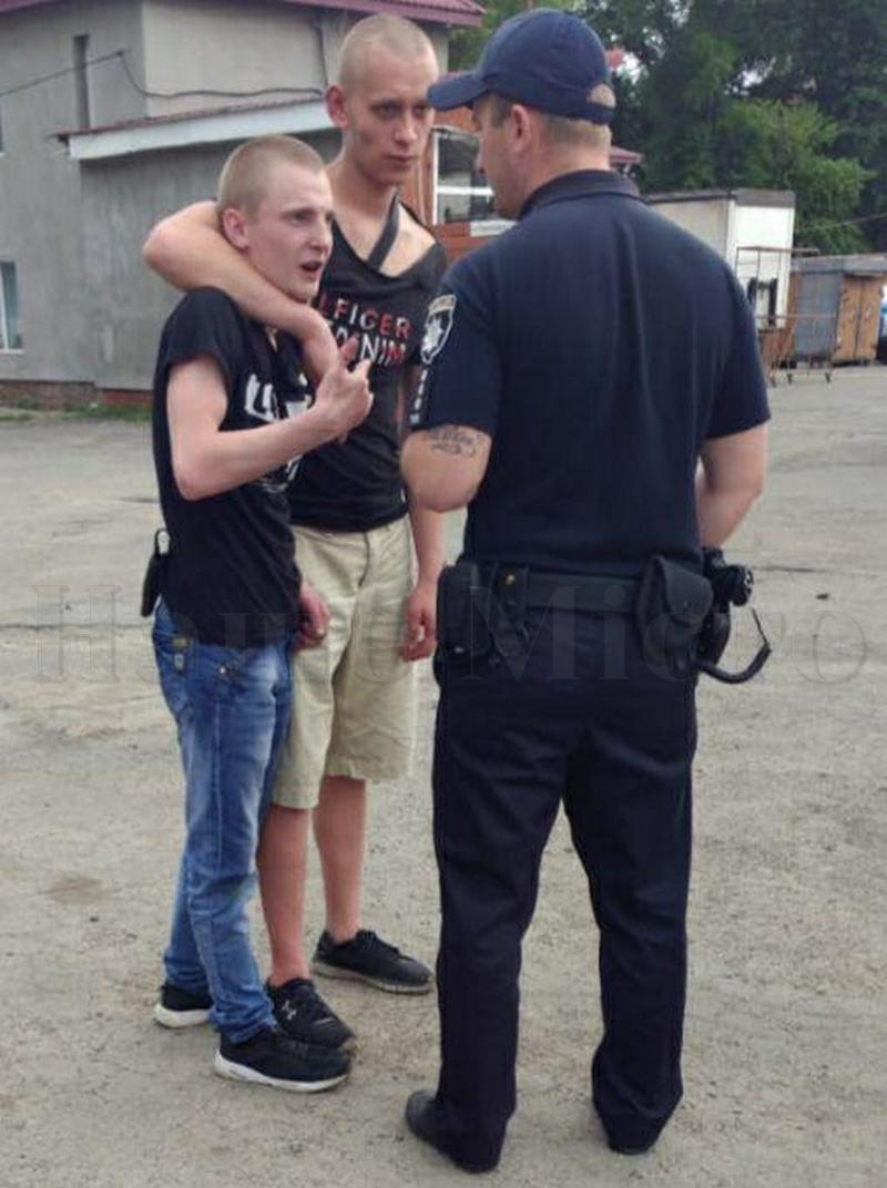 В Днепре хулиганы устроили дебош в трамвае.