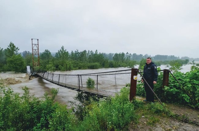 Вследствие паводка в Карпатах затоплено 80 сел, мосты и дороги 02 Вследствие паводка в Карпатах затоплено 80 сел, мосты и дороги 02
