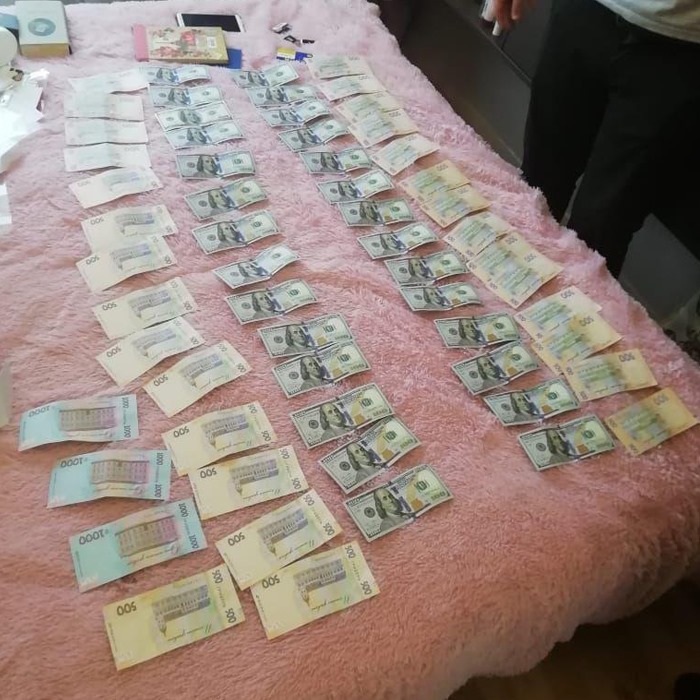 В Киеве поймали аферистов, которые вымогали деньги у жертв краж при помощи полиции dqxikeidqxidqeant