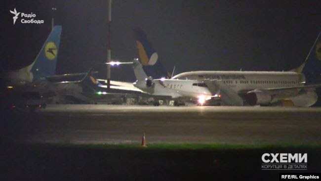 5 червня «Схеми» зафіксували, як в аеропорту «Бориспіль» здійснив посадку приватний літак із Вільнюса (Литва)