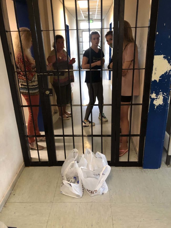 17 задержанных украинцев провели вторую ночь в изоляторе аэропорта Афин 01 dqxikeidqxidqrant