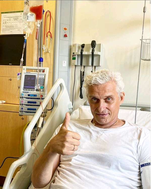 Тиньков показал, как ему трансплантируют костный мозг dqxikeidqxidqeant